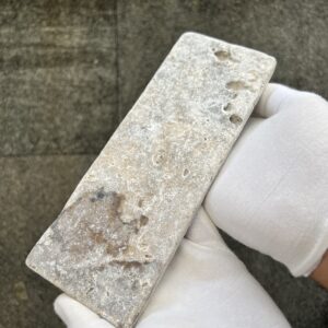 1699 - TRAVERTINO ANTICATO PLATINUM 20,3X7,5CM